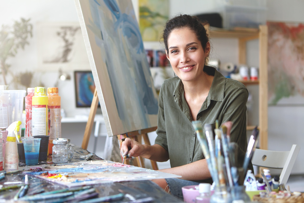A female painter doing oil painting on canvas