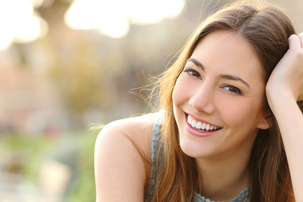 young confident woman smiling outdoor