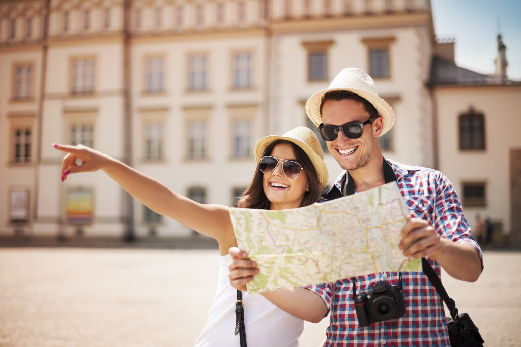 Couple traveling along a city with a map